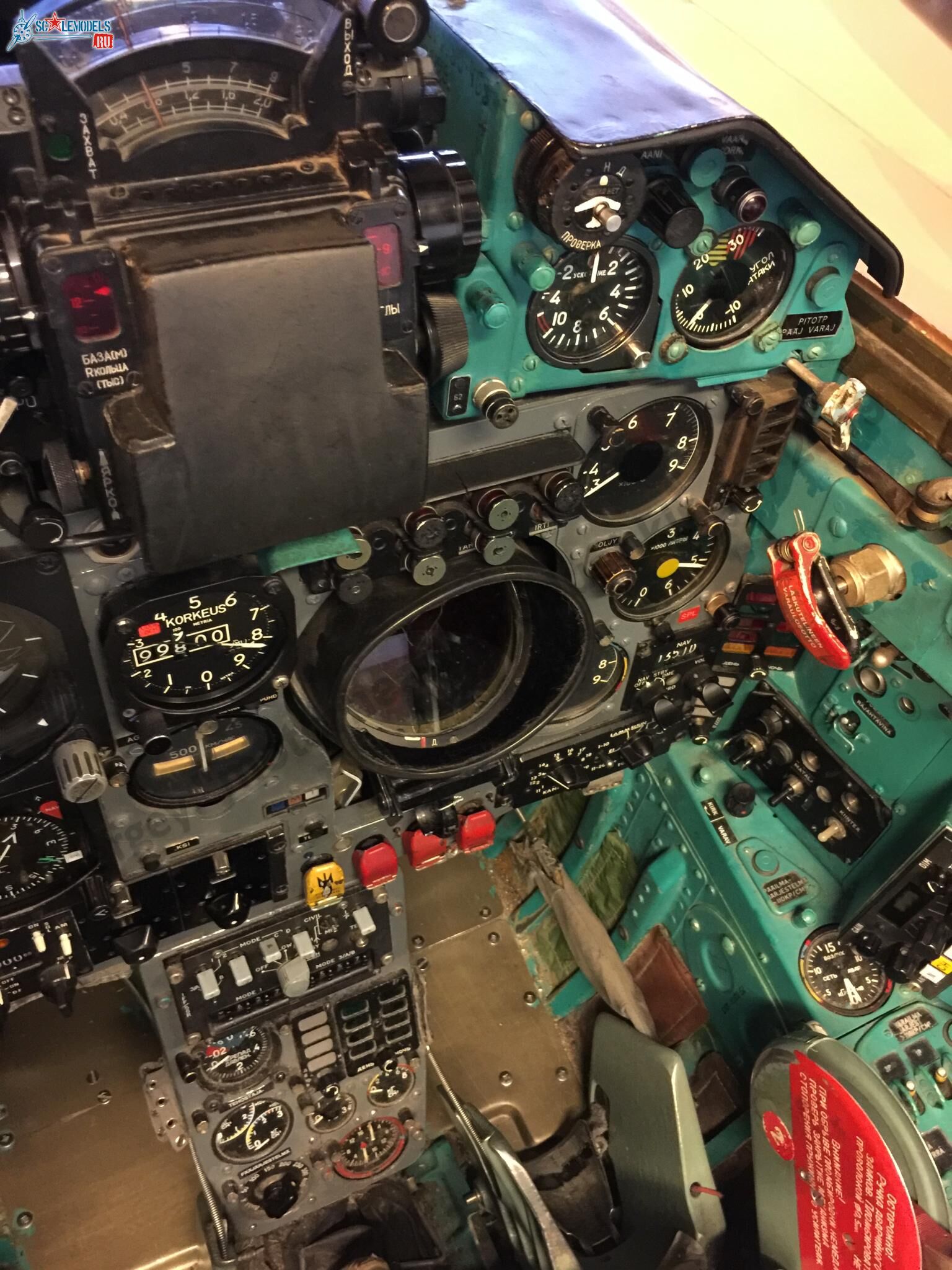 MiG-21bis_cockpit_28.jpg