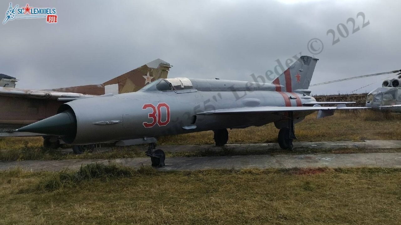 MiG-21R_30_11.jpg