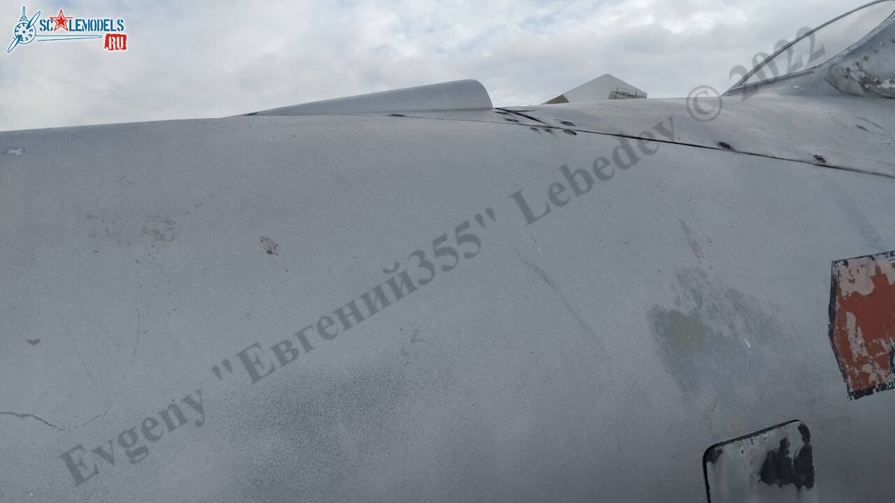 MiG-21R_30_1.jpg