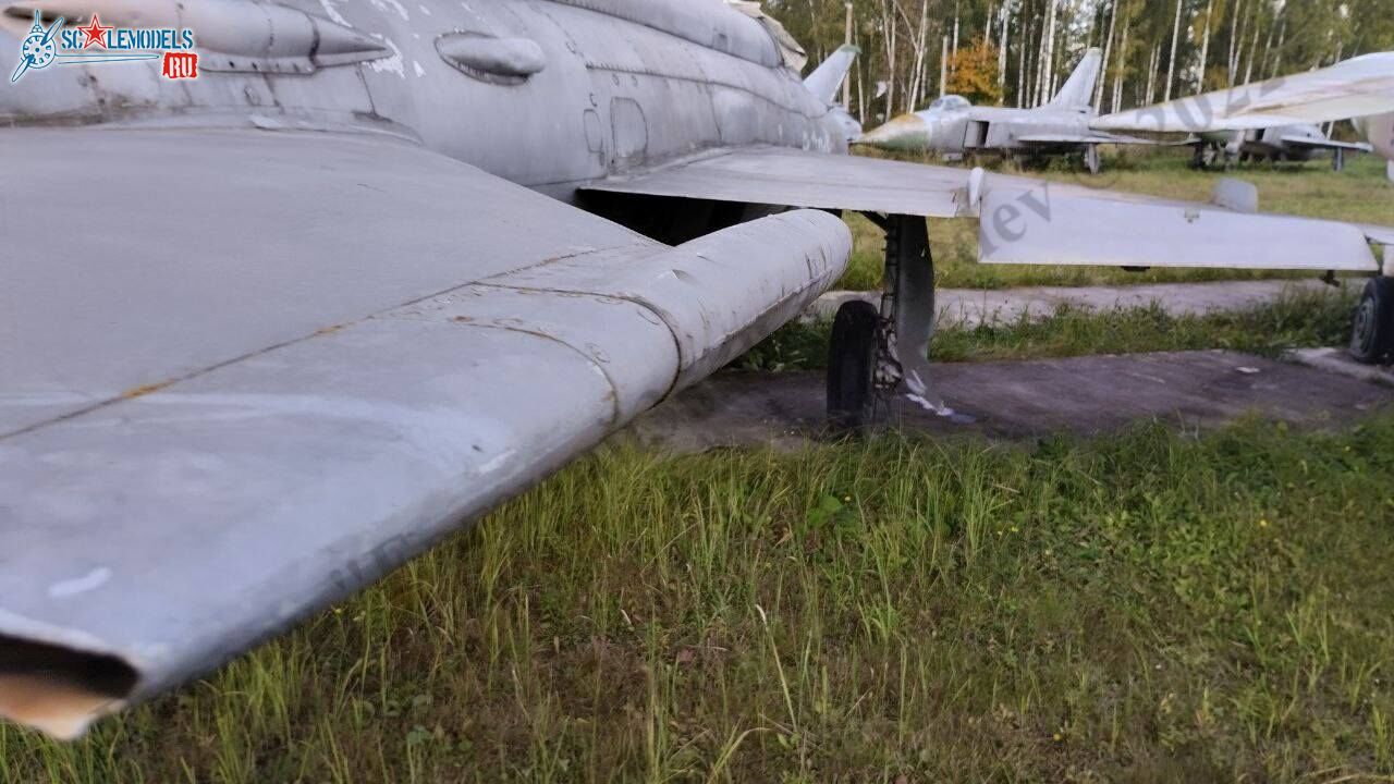 MiG-21R_30_123.jpg