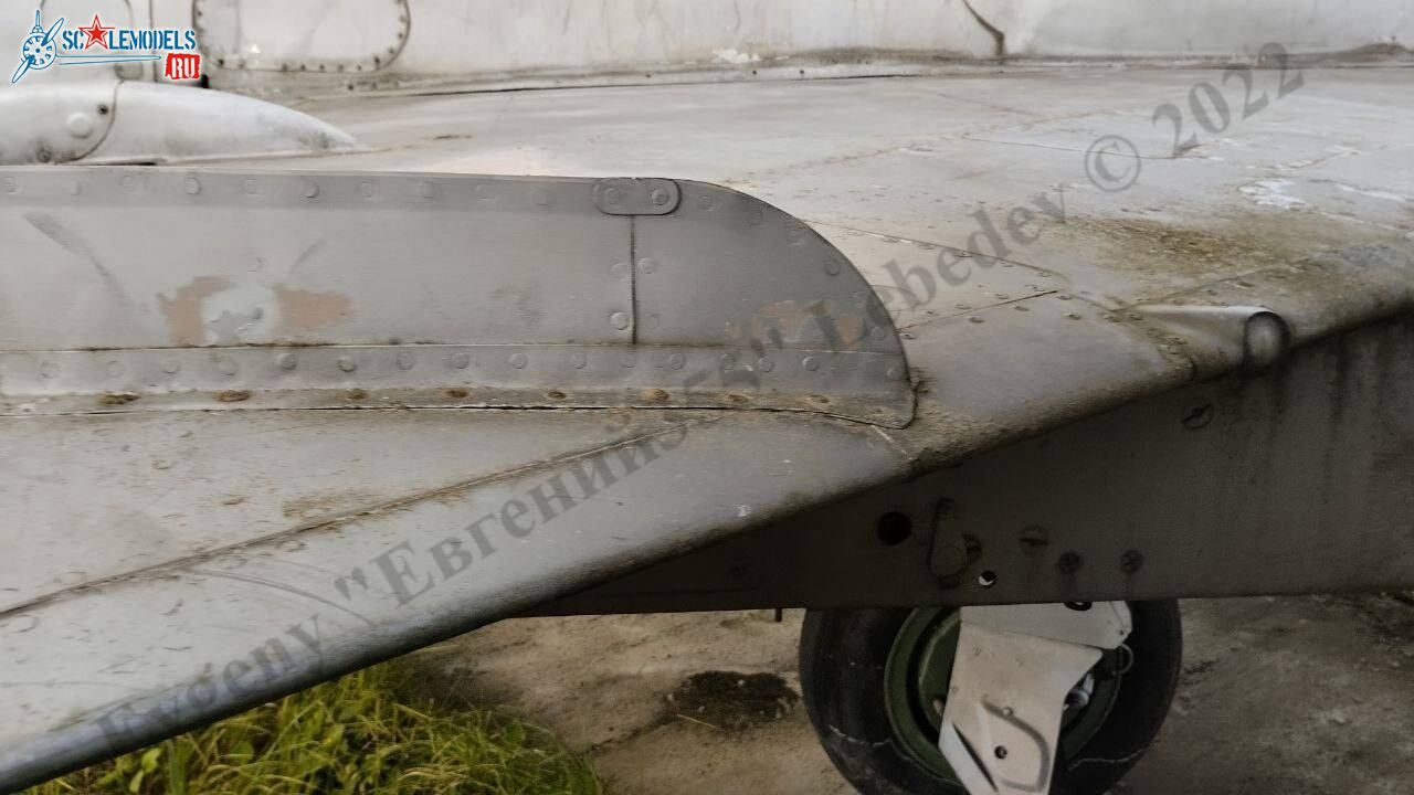 MiG-21R_30_64.jpg