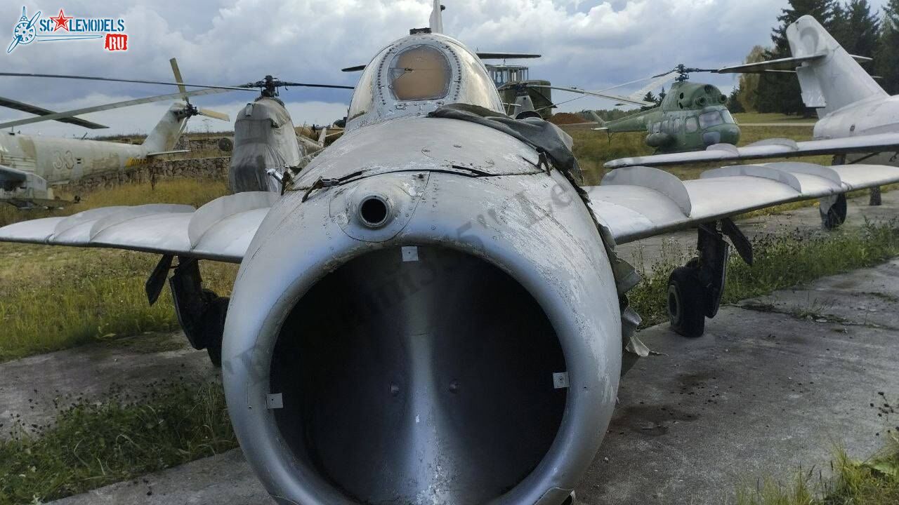 MiG-17_93_0.jpg