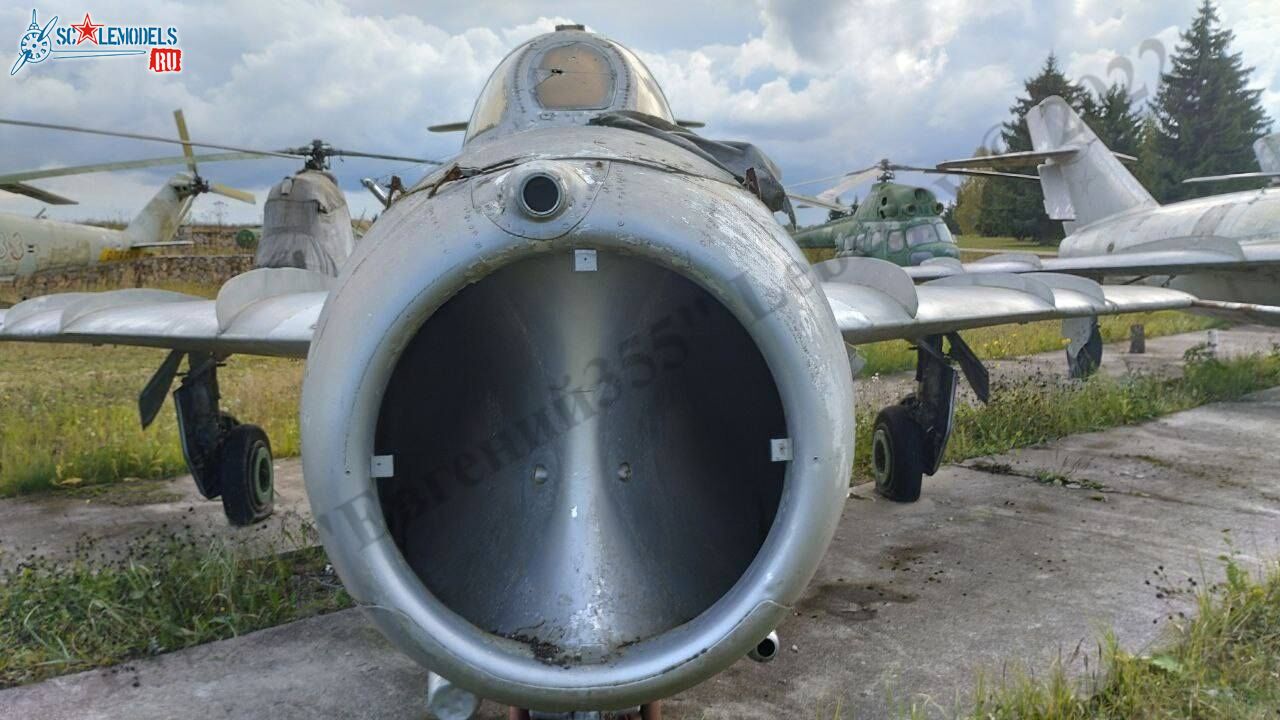 MiG-17_93_58.jpg