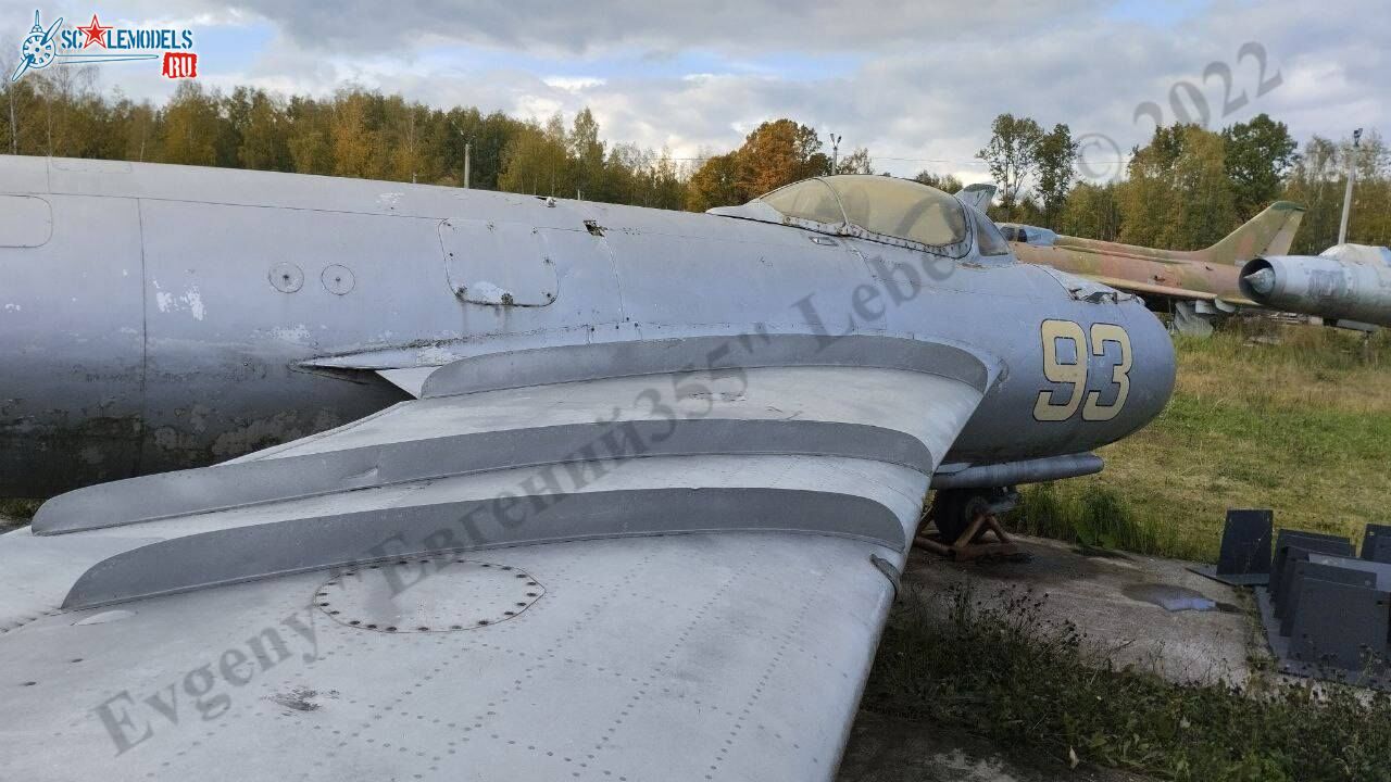 MiG-17_93_67.jpg