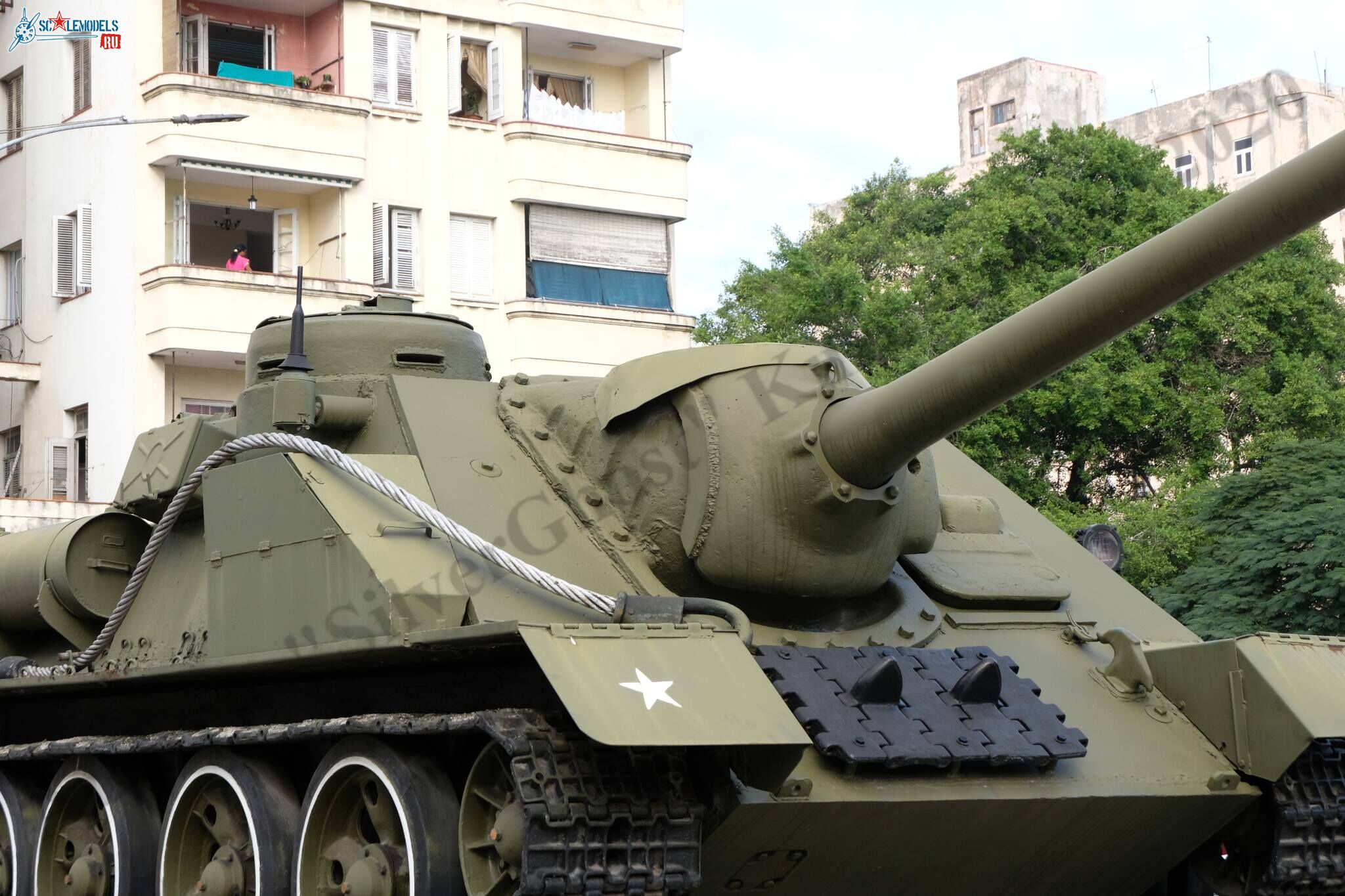 SU-100_Cuba_6.jpg