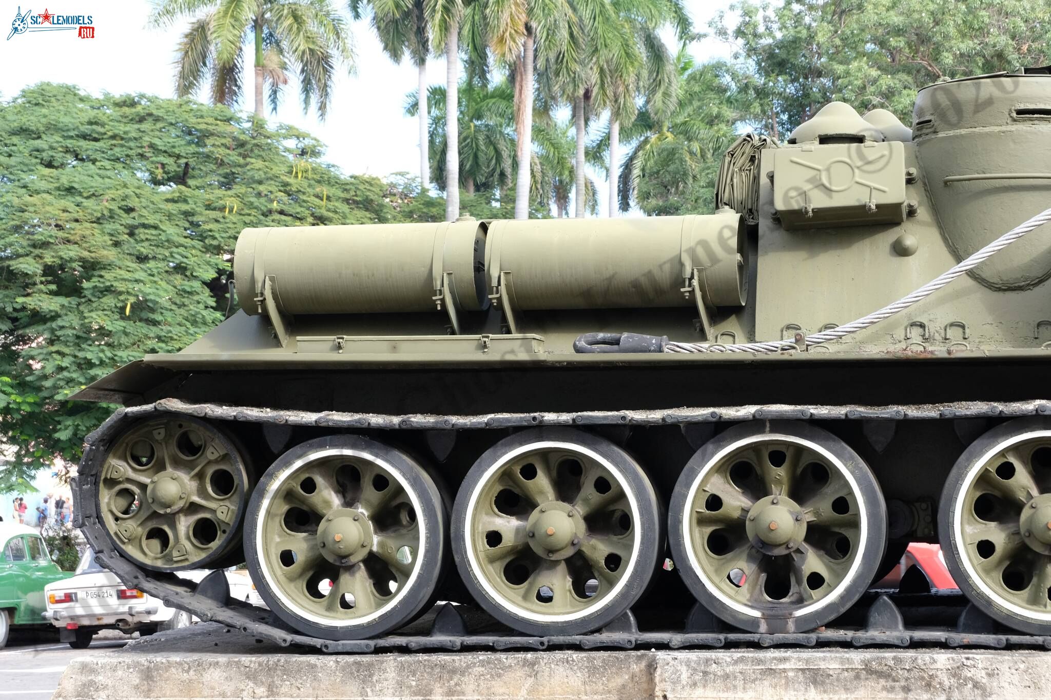 SU-100_Cuba_75.jpg