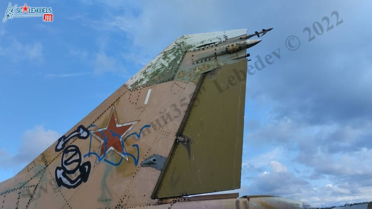 MiG-23B_321_100.jpg