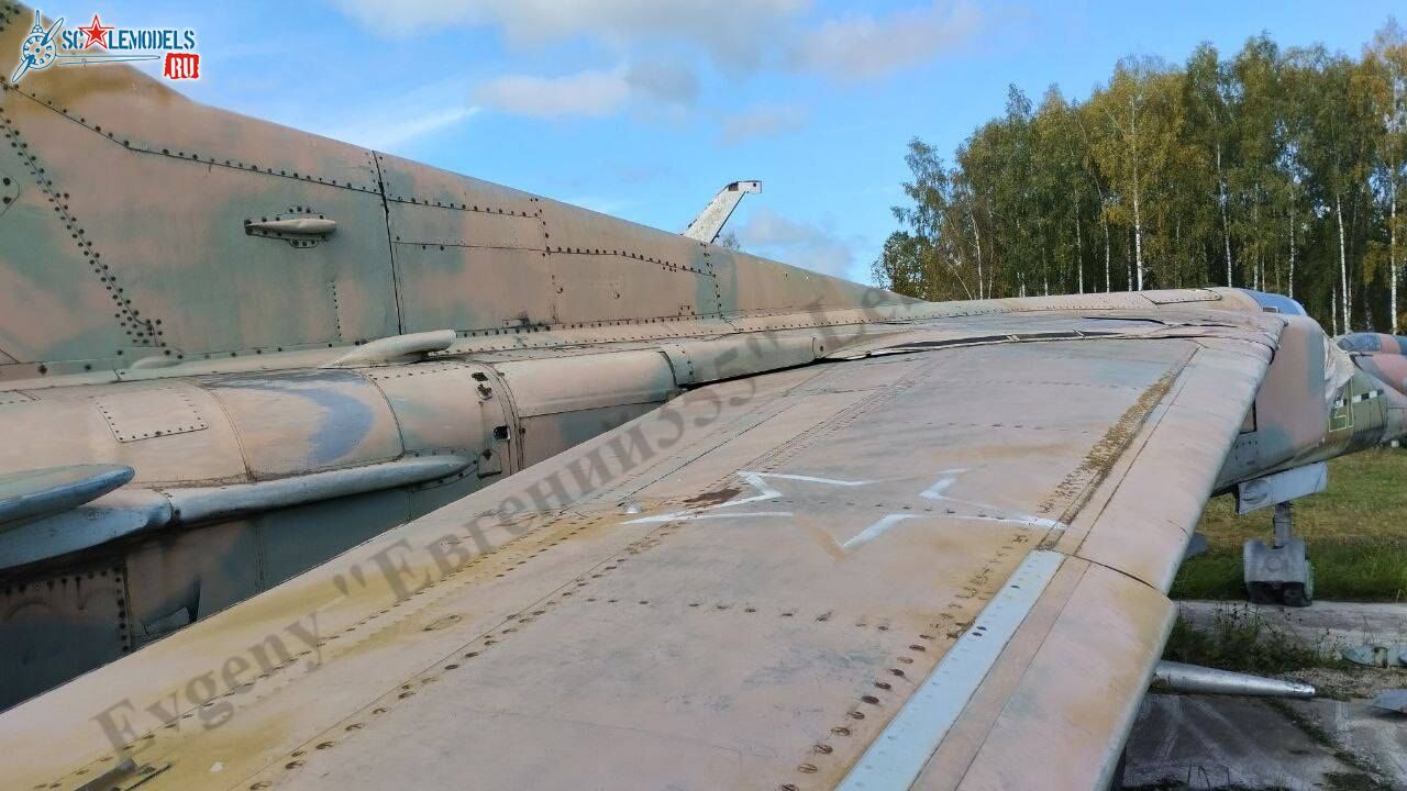 MiG-23B_321_72.jpg