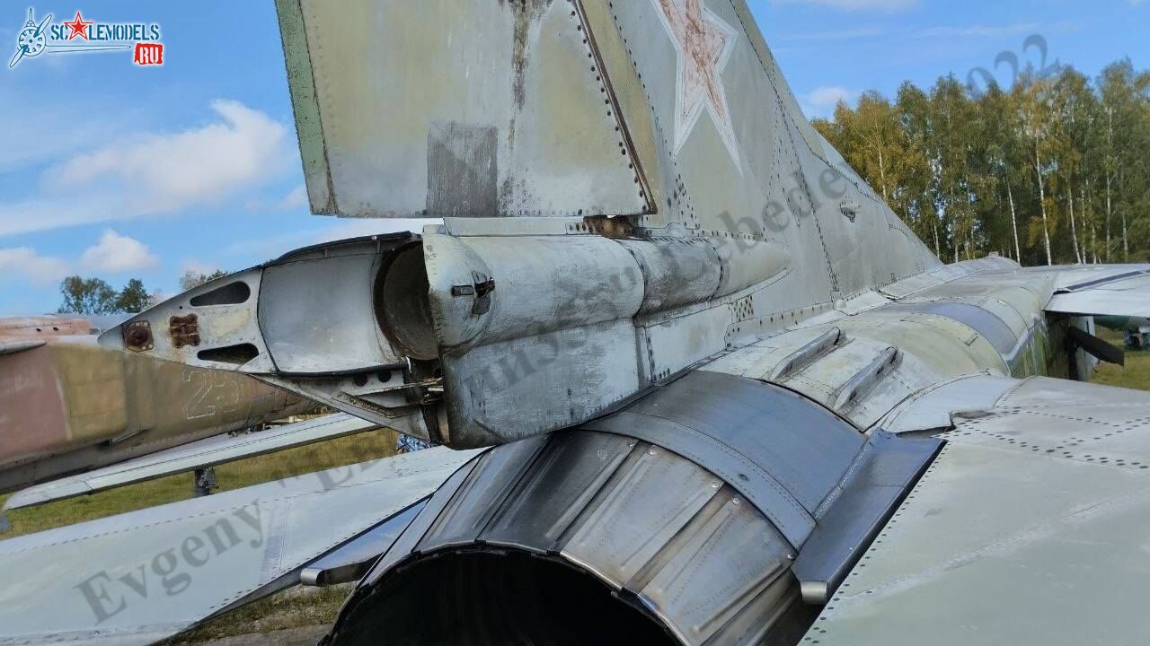 MiG-23M_21_87.jpg