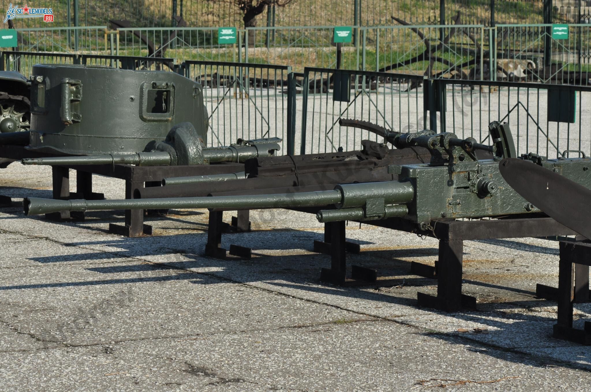 37-mm_AA-gun_tug_Gruz_4.jpg