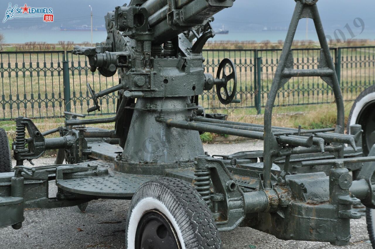 85-mm_AA-gun_52-K_153.jpg