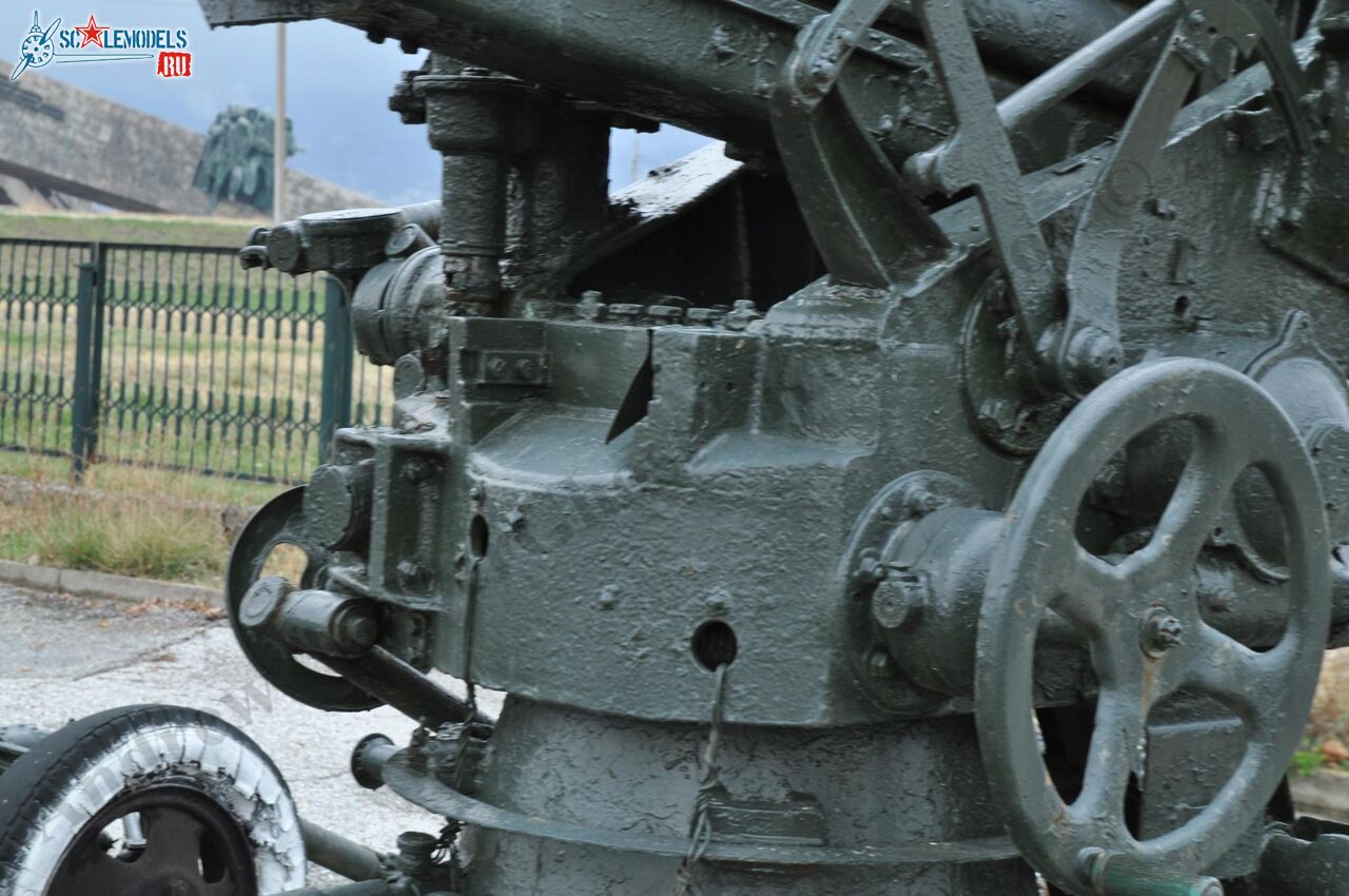 85-mm_AA-gun_52-K_40.jpg