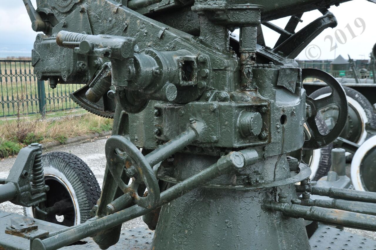 85-mm_AA-gun_52-K_79.jpg