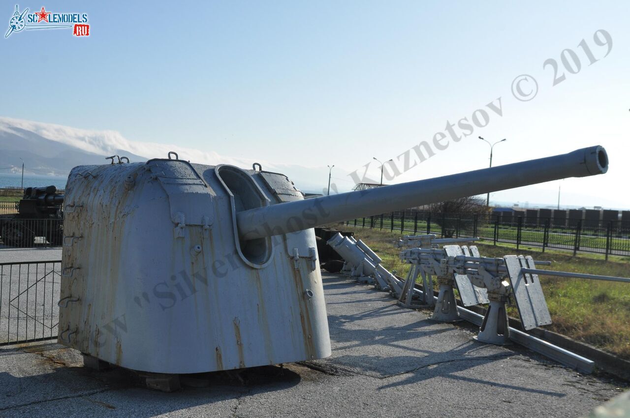 130-mm_naval_gun_B-13_150.jpg