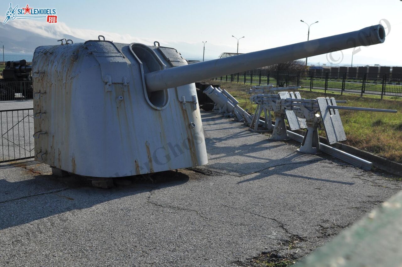 130-mm_naval_gun_B-13_155.jpg