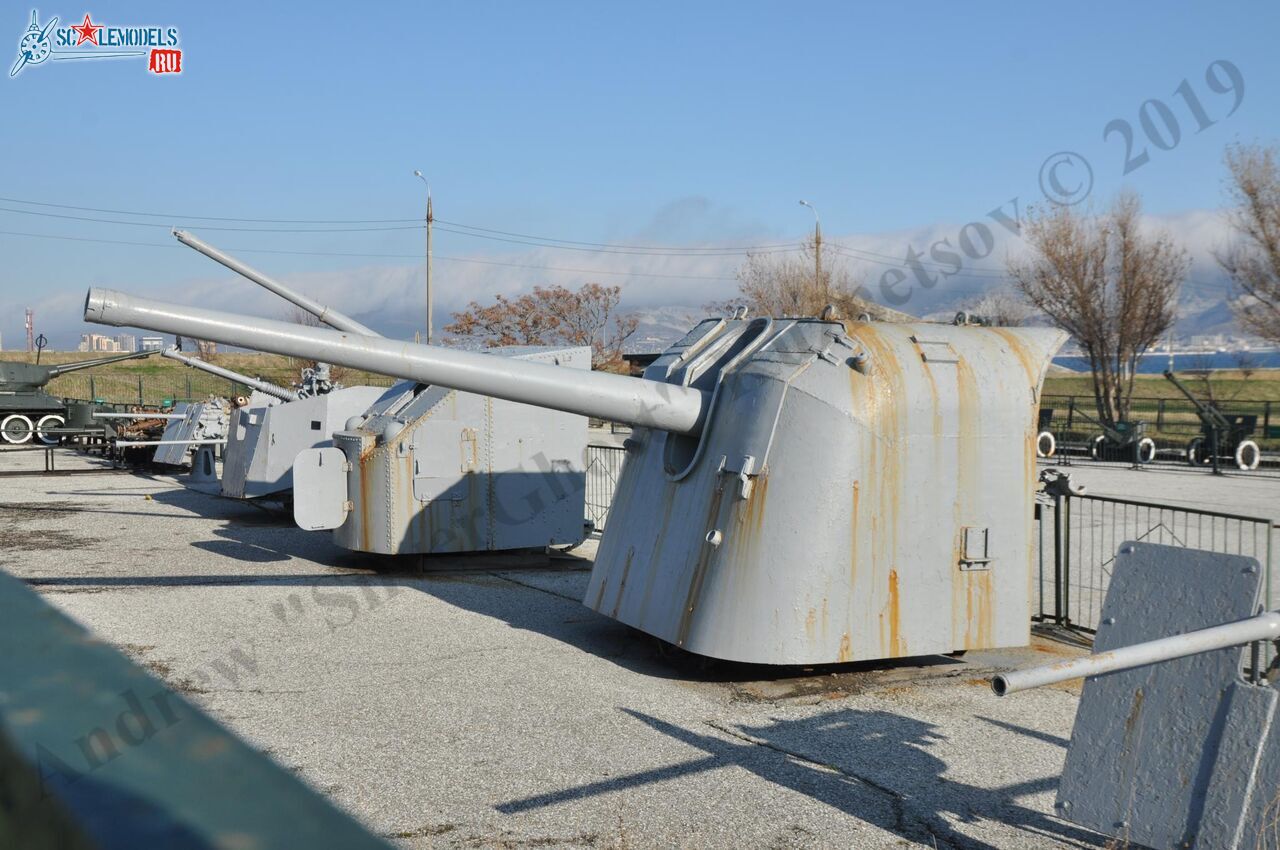 130-mm_naval_gun_B-13_180.jpg