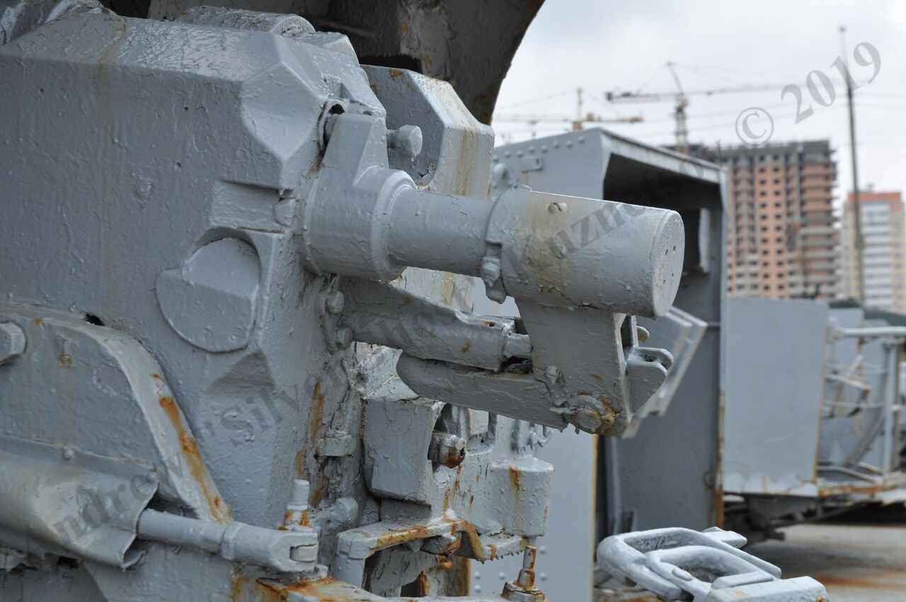 130-mm_naval_gun_B-13_88.jpg