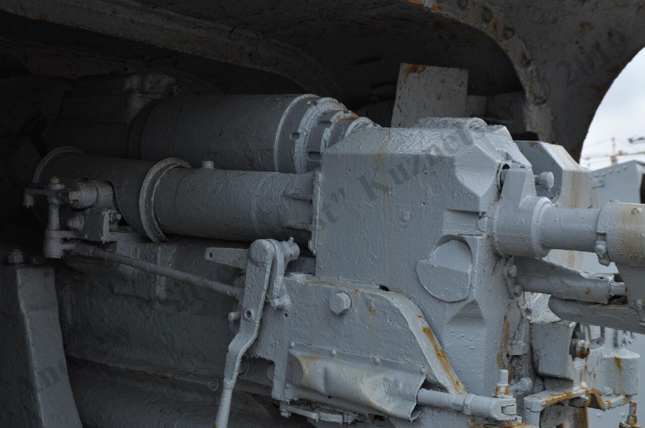 130-mm_naval_gun_B-13_89.jpg