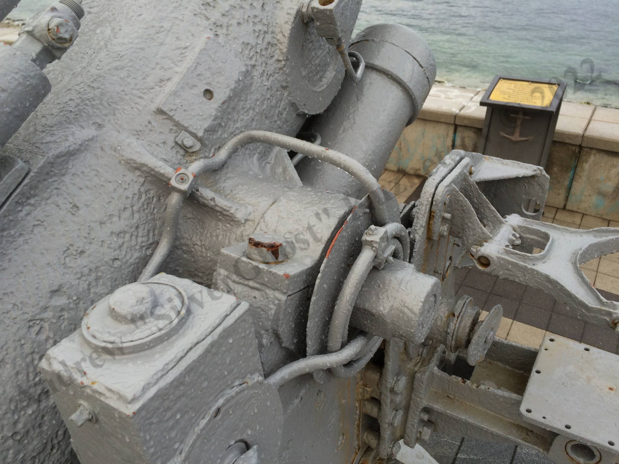 100mm_B-24_propellers_90.jpg