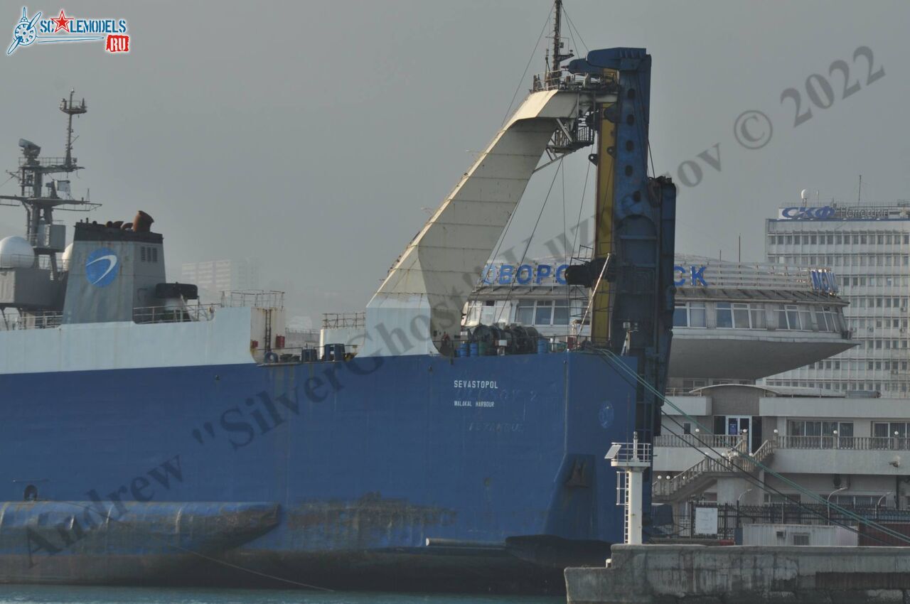 Sevastopol_ferry_100.jpg