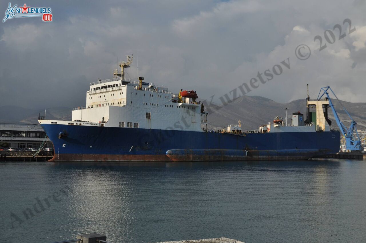 Sevastopol_ferry_2.jpg