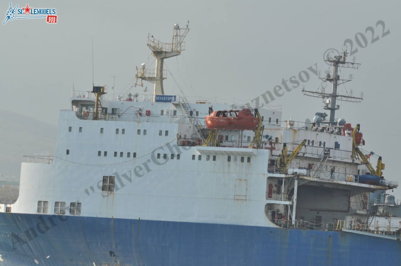 Sevastopol_ferry_82.jpg