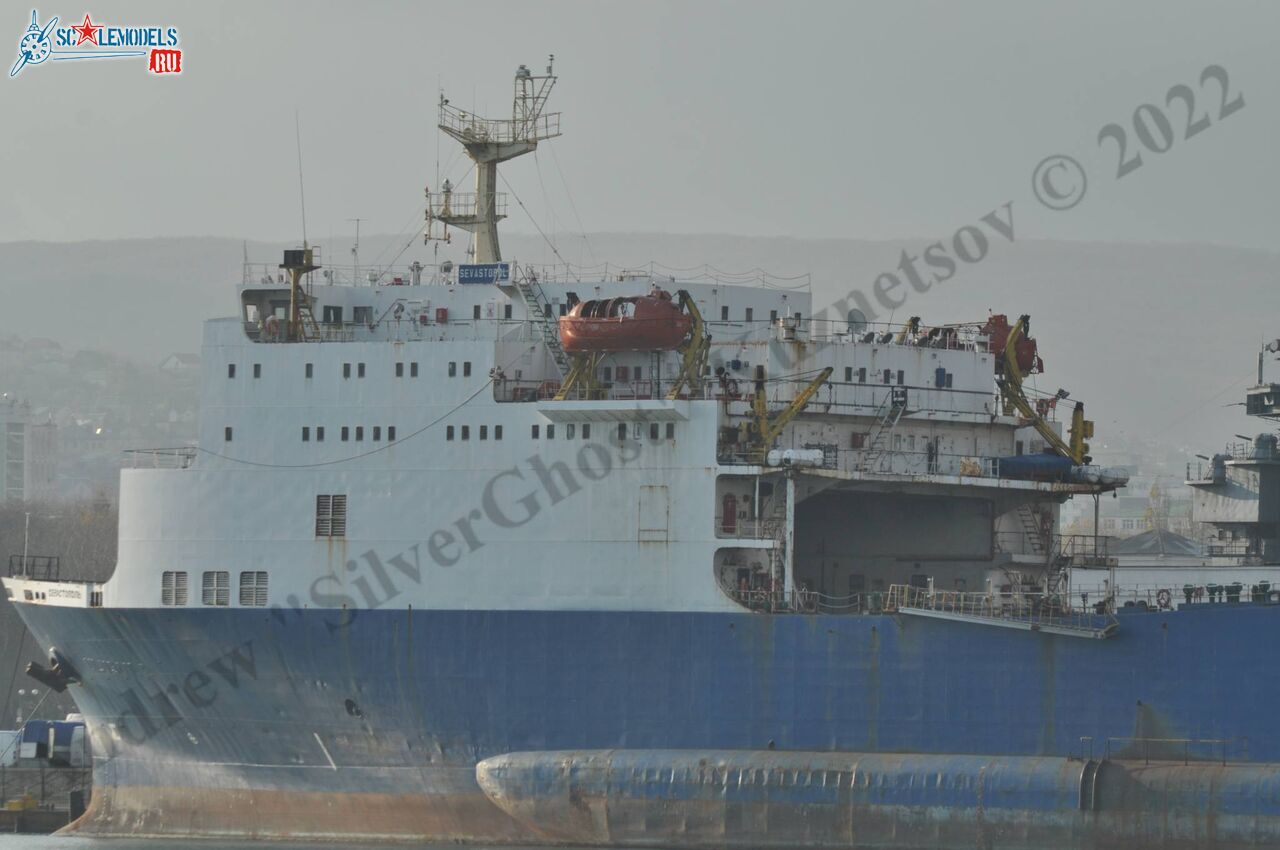 Sevastopol_ferry_90.jpg