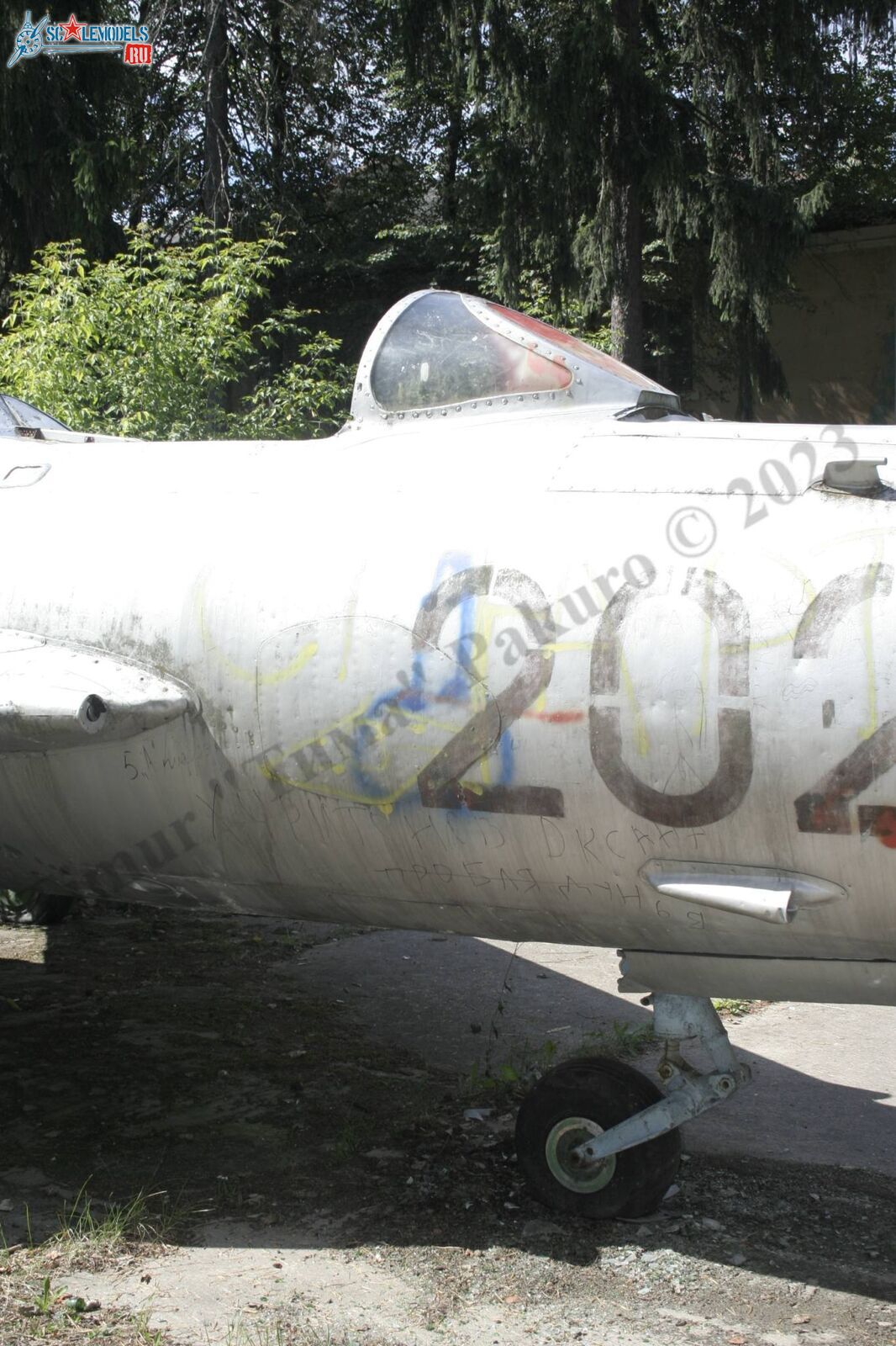 MiG-19P_Kubinca_3.jpg