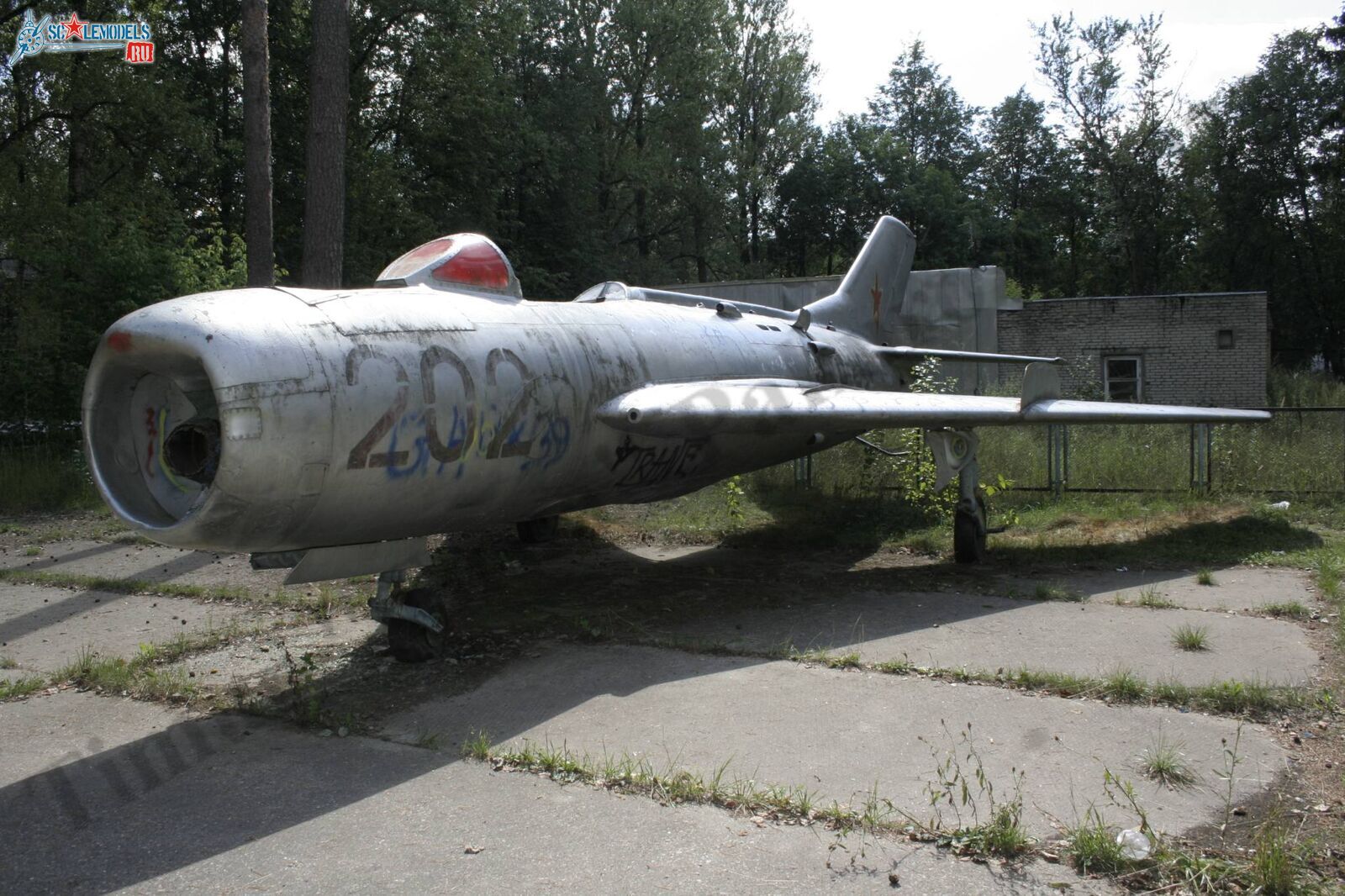 MiG-19P_Kubinca_44.jpg