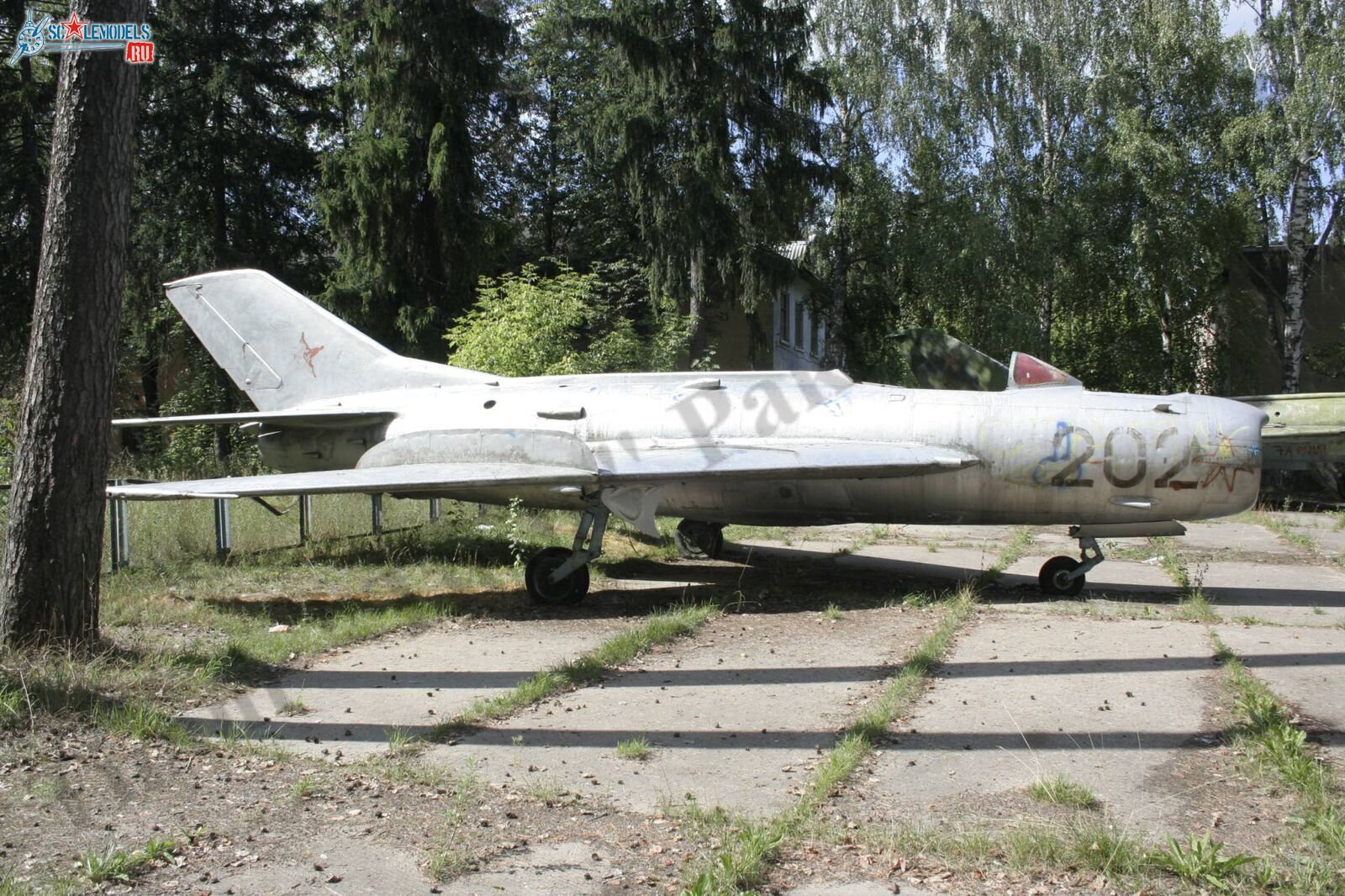 MiG-19P_Kubinca_98.jpg