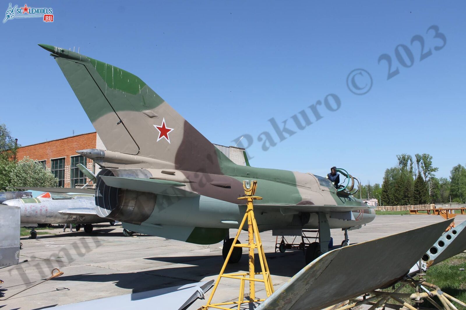 MiG-21UM_Patriot_132.jpg