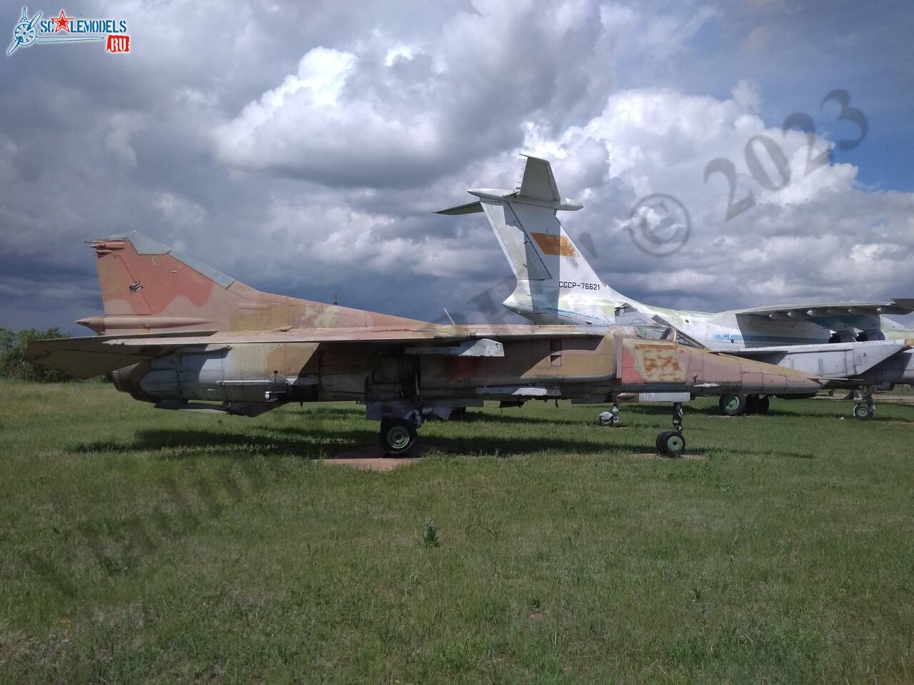 MiG-27D_Lugansk_0.jpg