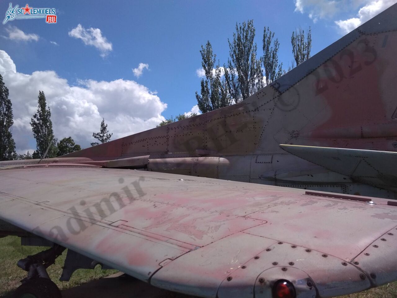 MiG-27D_Lugansk_127.jpg