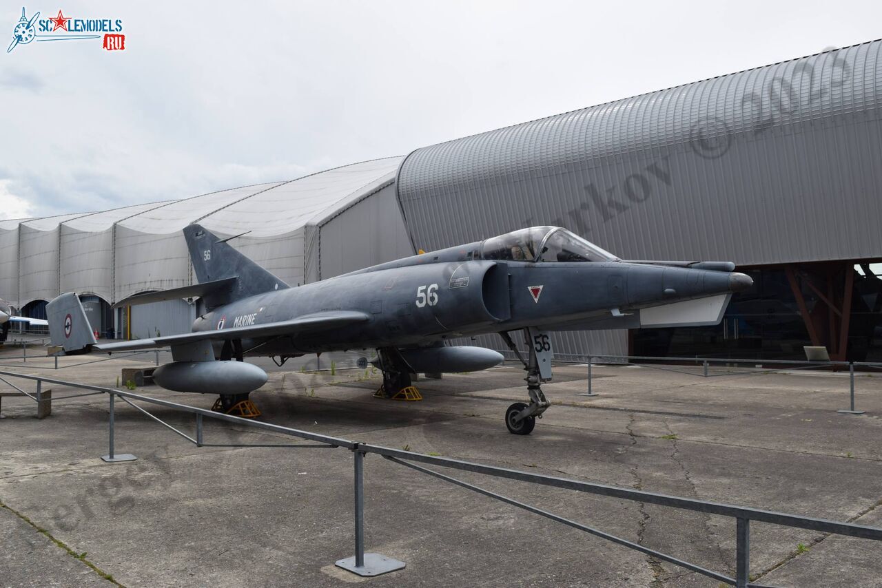 Etendard_IVM_20.jpg