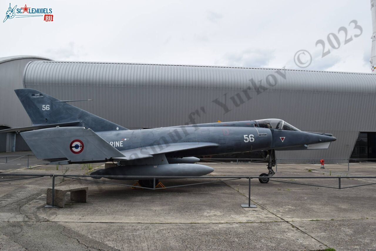 Etendard_IVM_26.jpg