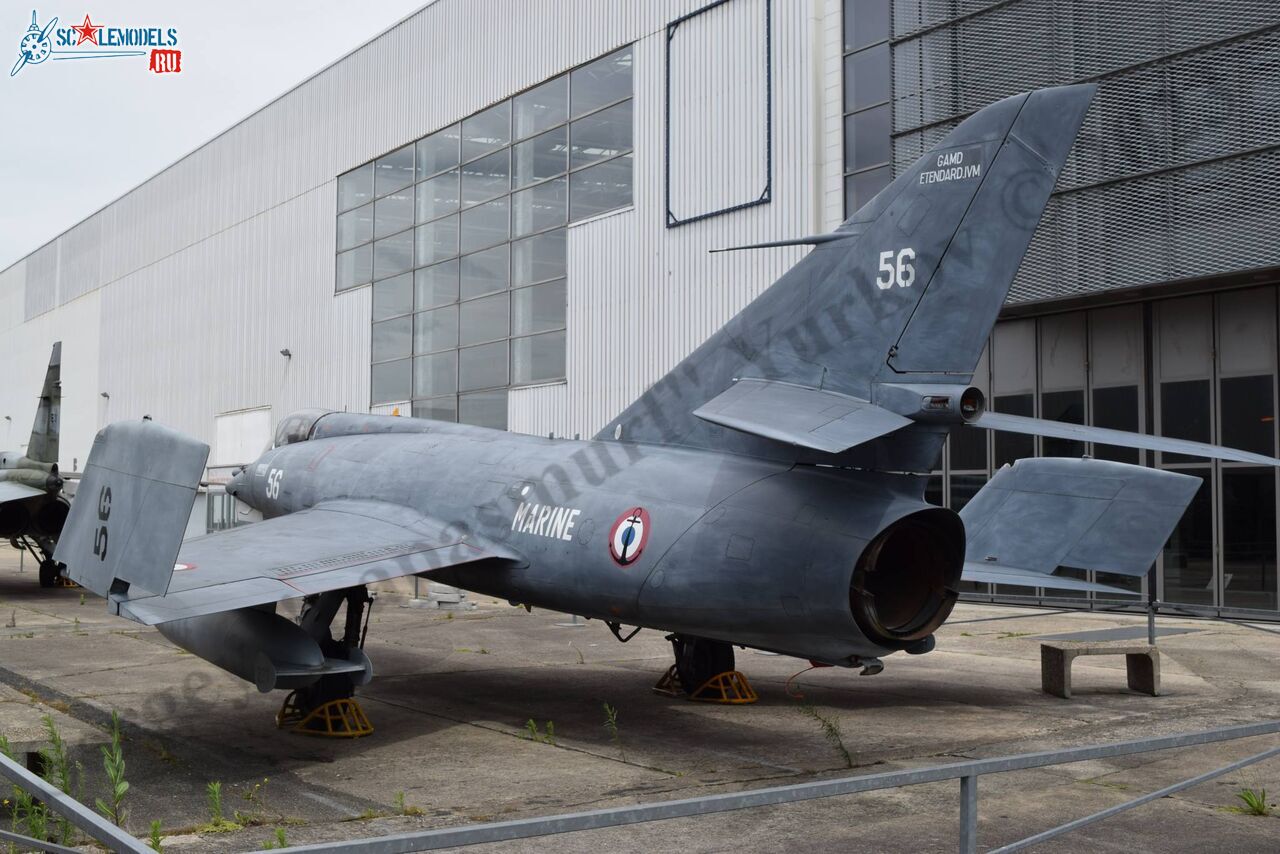 Etendard_IVM_5.jpg