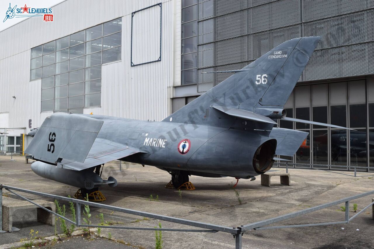 Etendard_IVM_6.jpg