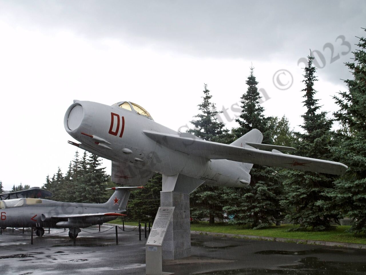 MiG-17_17.jpg