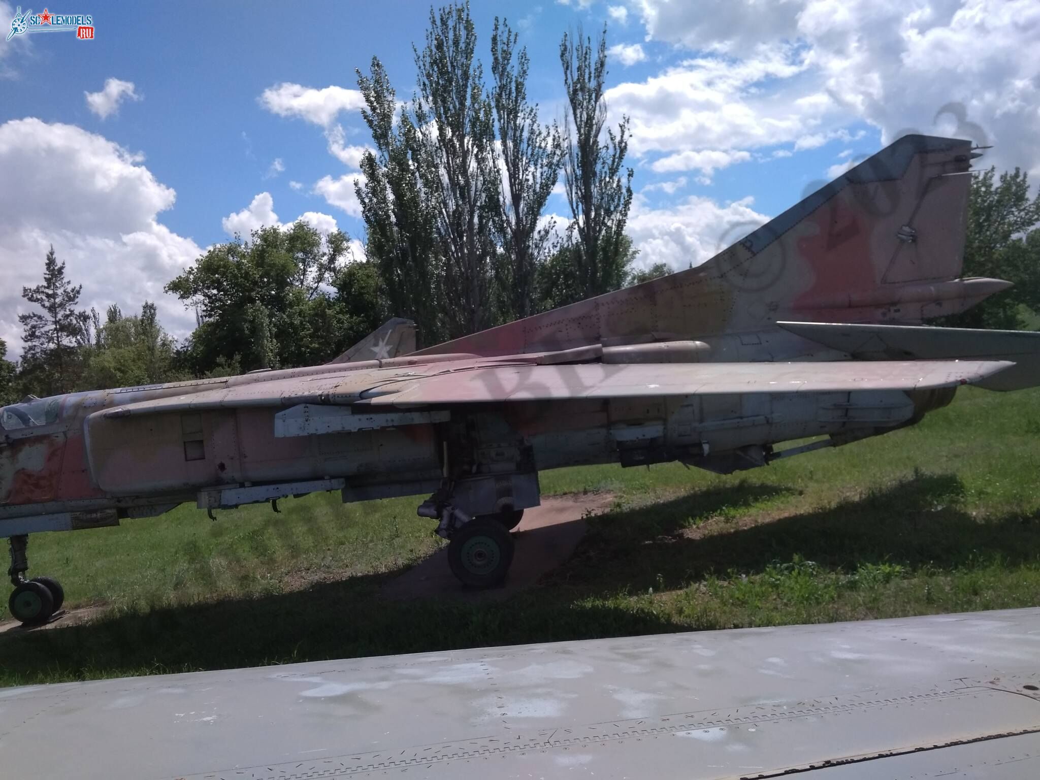 MiG-27D_Lugansk_125.jpg