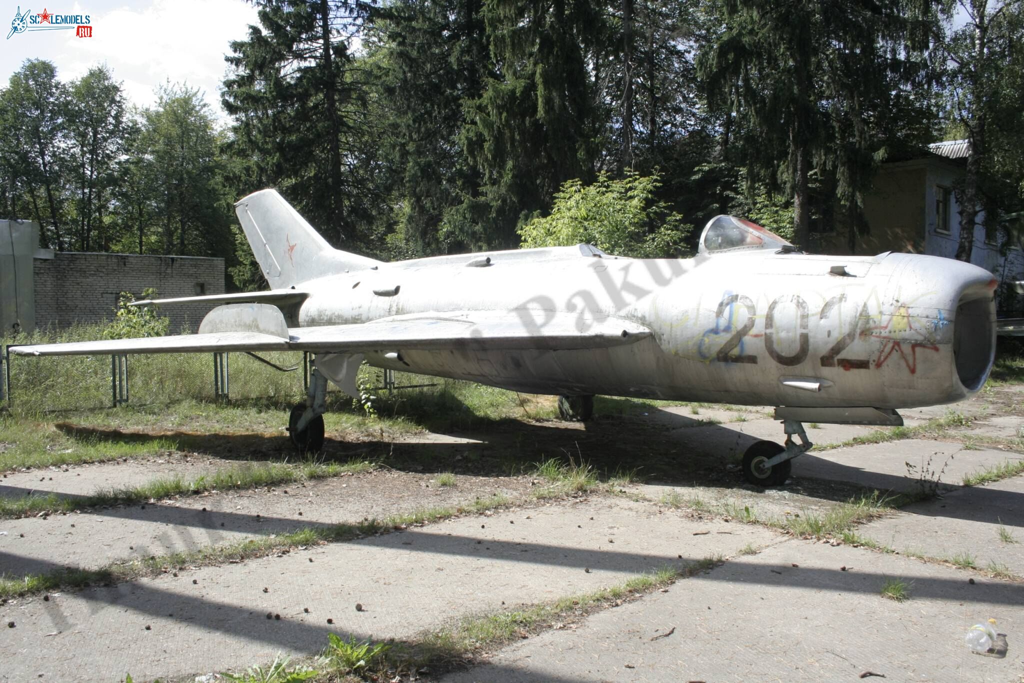 MiG-19P_Kubinca_1.jpg