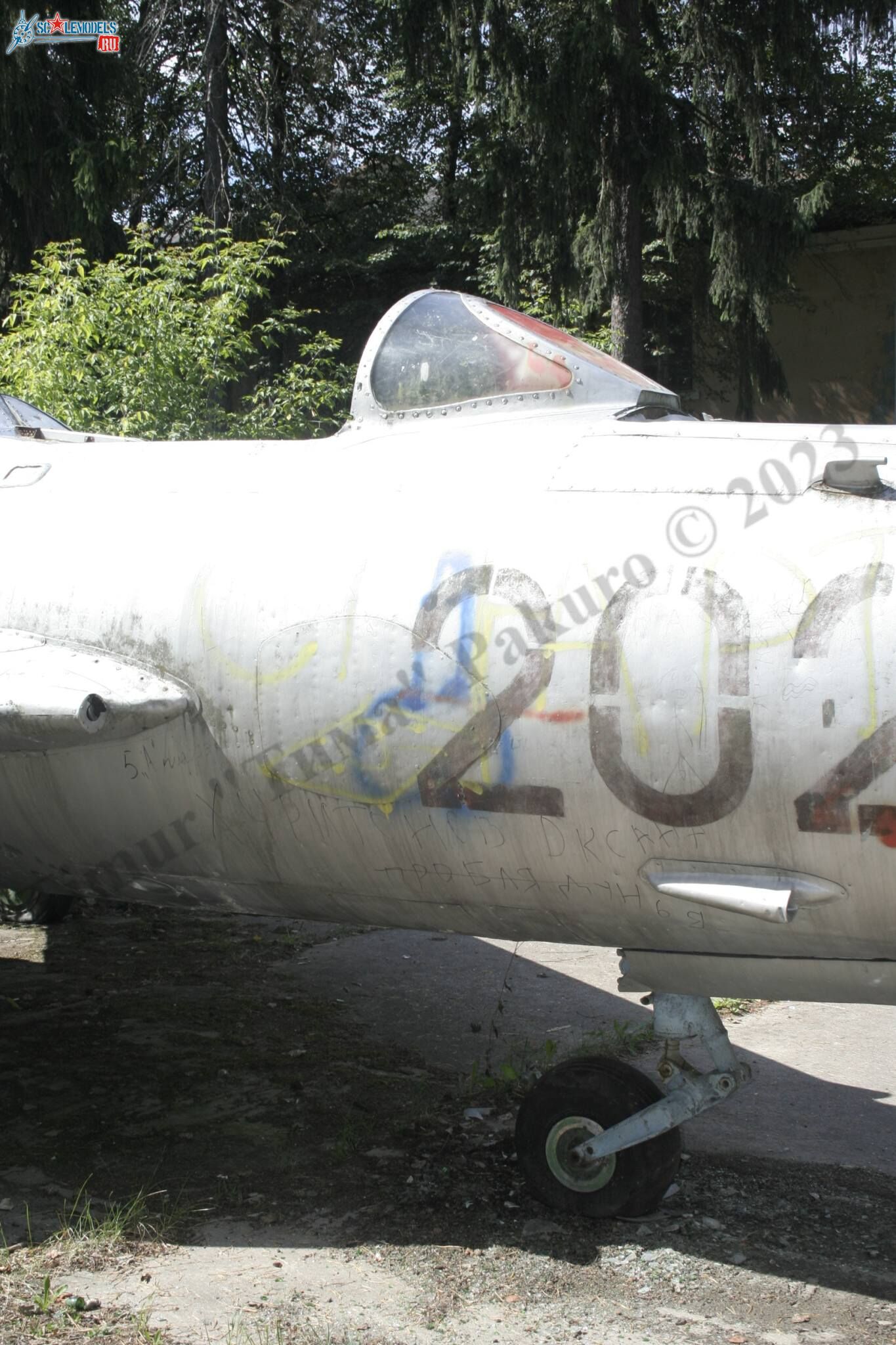 MiG-19P_Kubinca_3.jpg