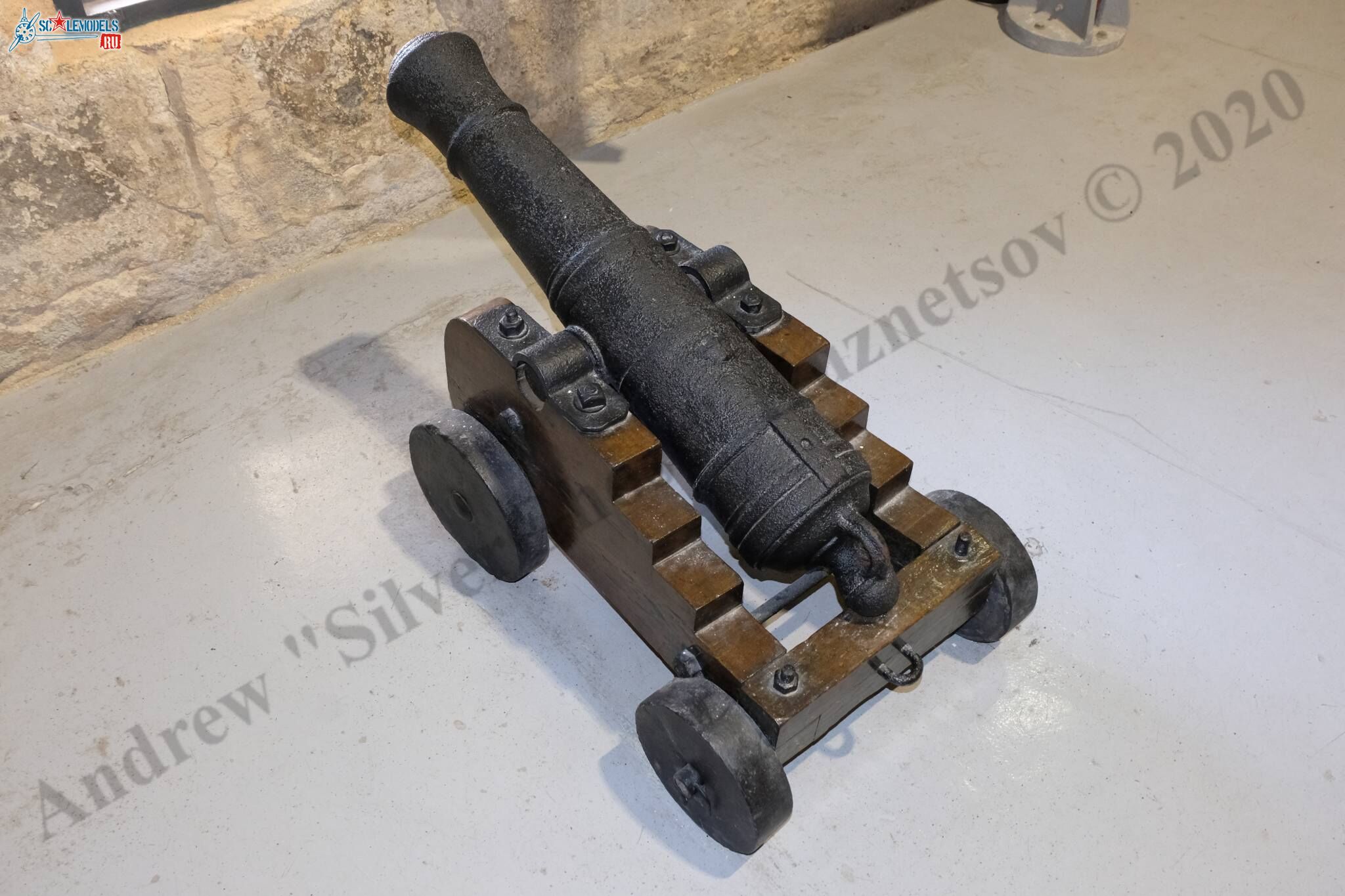 2-pound_spain_gun_5.jpg