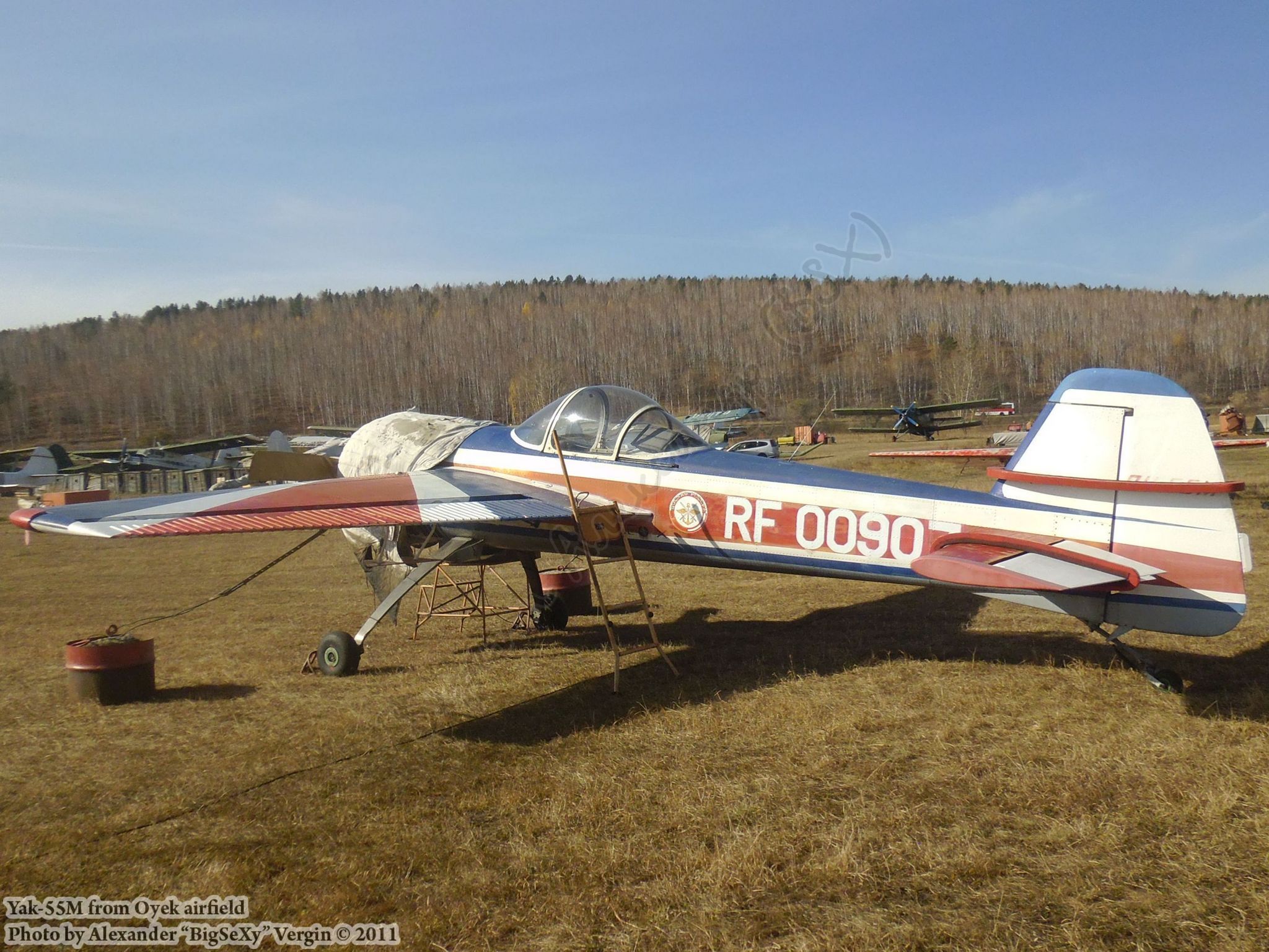 Yak-55M (RF-00907)_Oyek_001