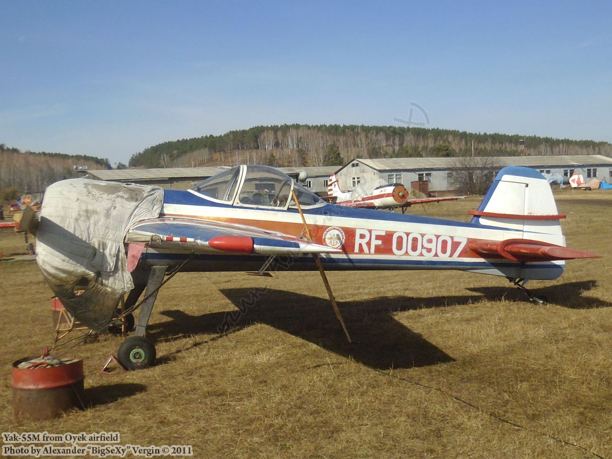 Yak-55M (RF-00907)_Oyek_003