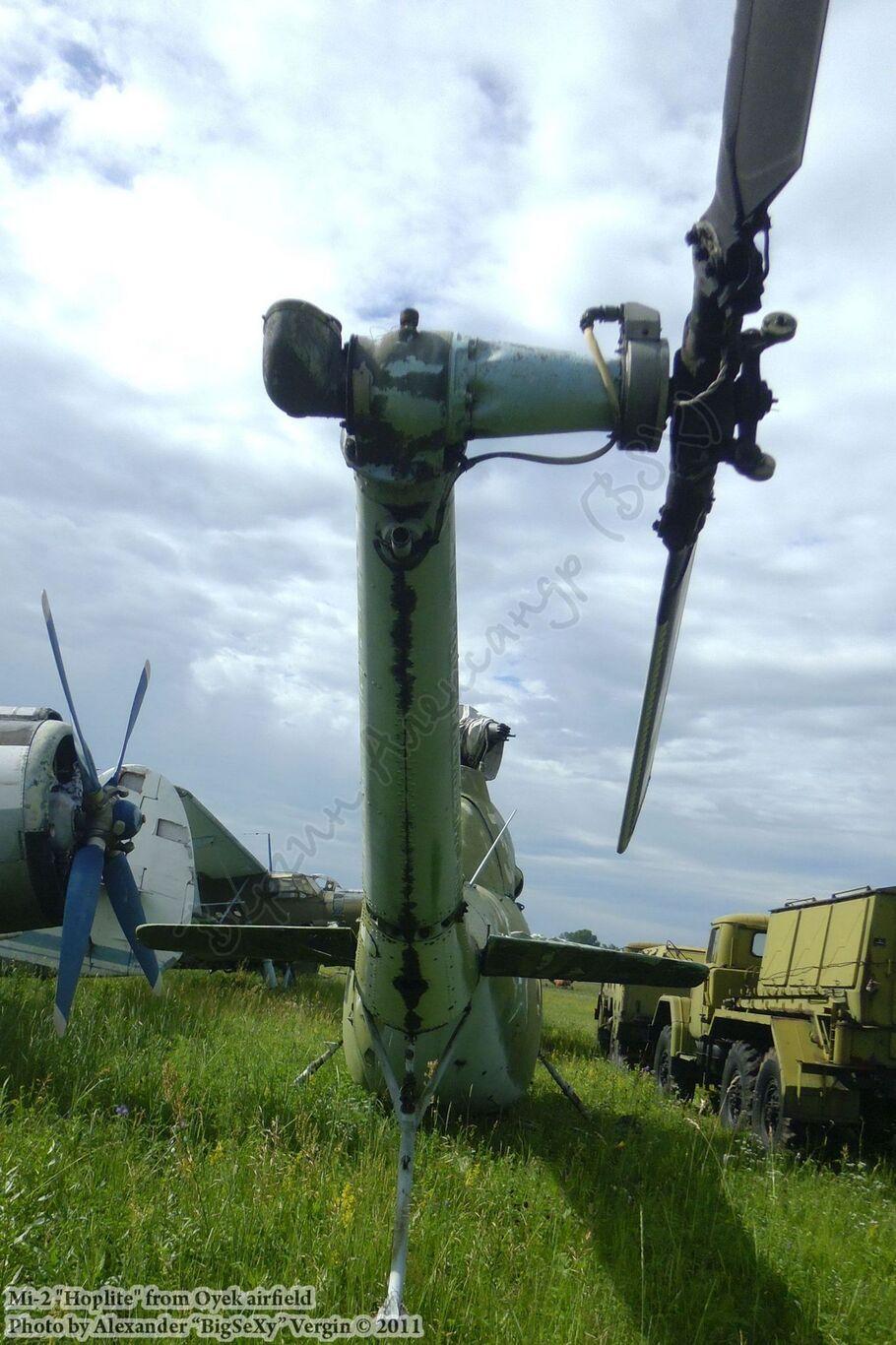 Mi-2 (RA-00960)_Oyek_010