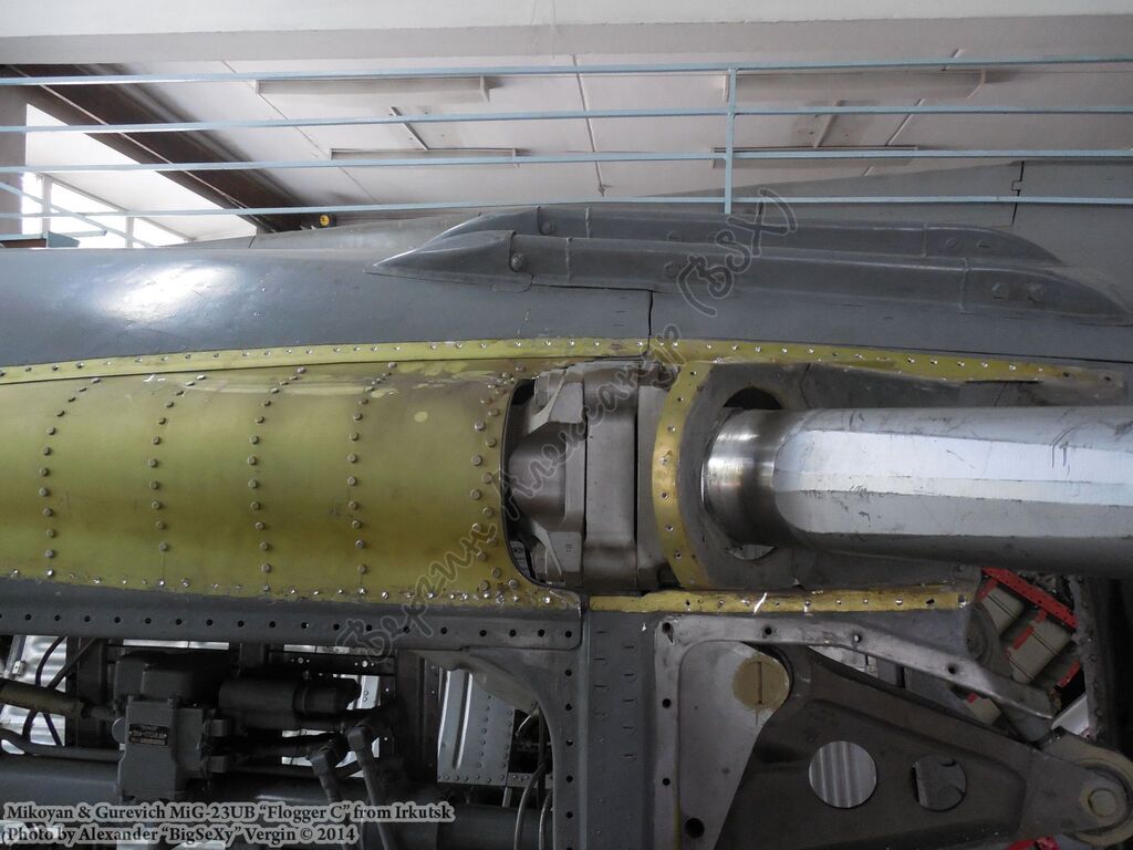 MiG-23UB_283