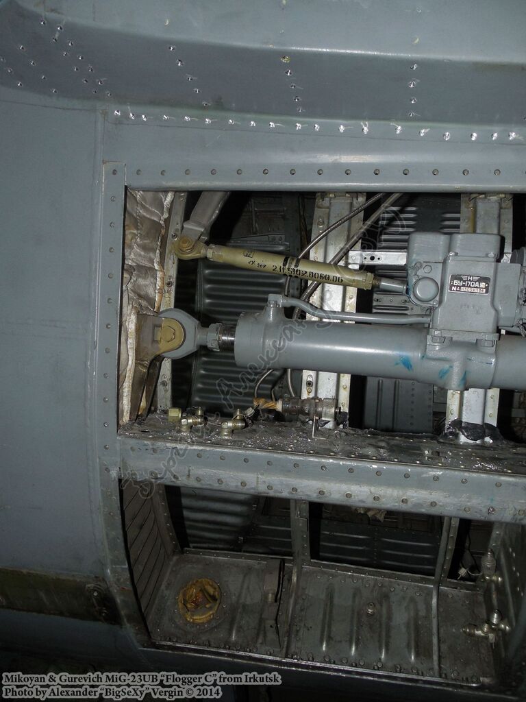 MiG-23UB_289