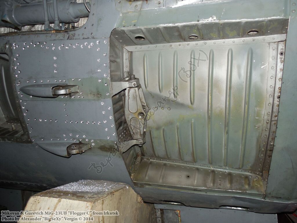 MiG-23UB_298