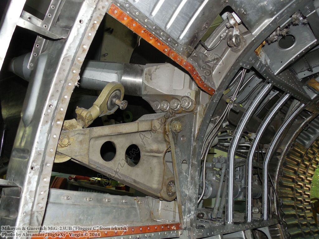 MiG-23UB_302
