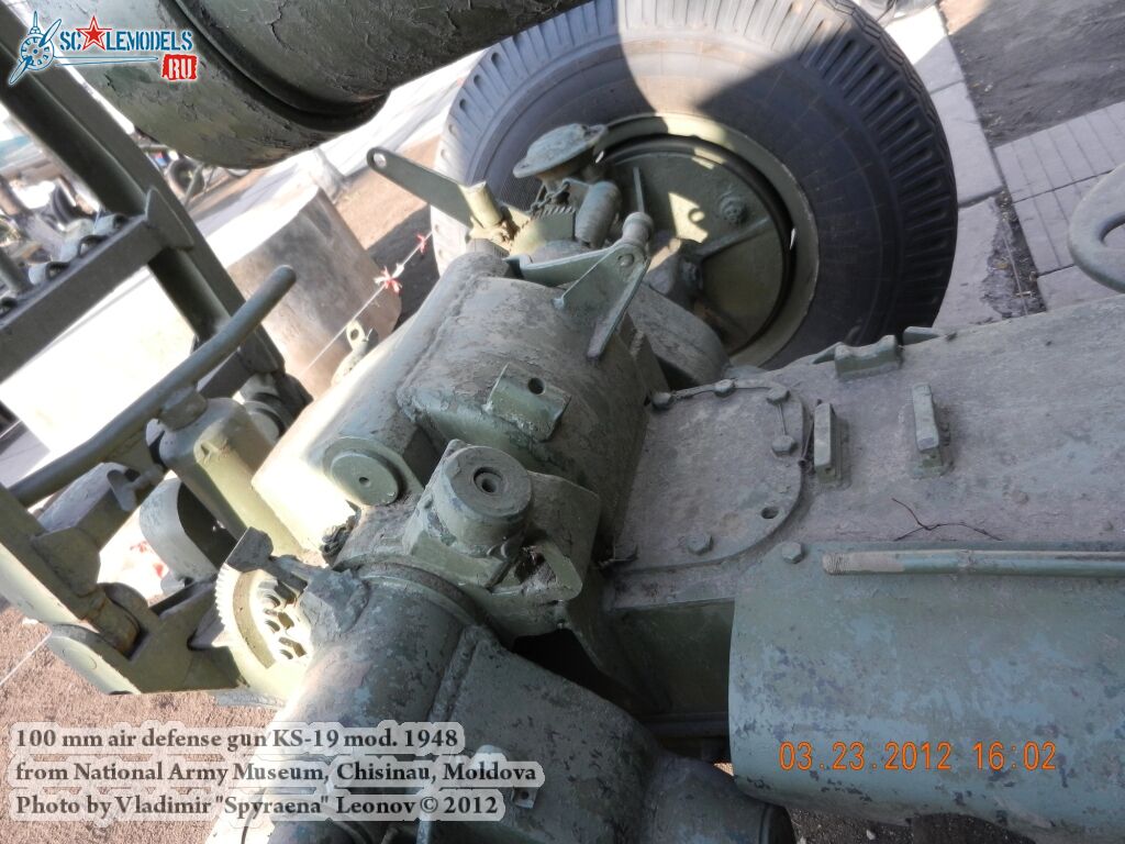 KS-19_AA-gun_0015.jpg